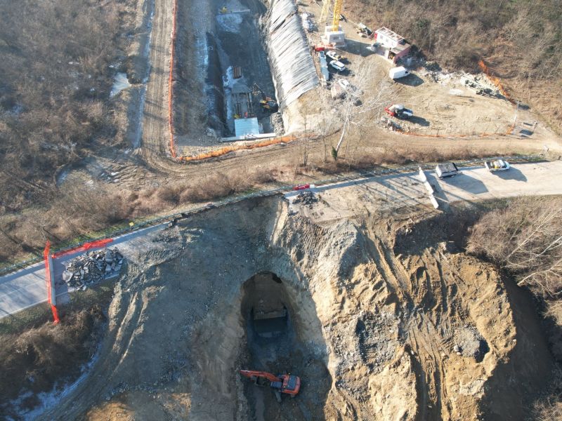 PROVINCIA GRANDA - Una fase dei lavori nel tratto della Fondovalle tra Niella e Castellino Tanaro