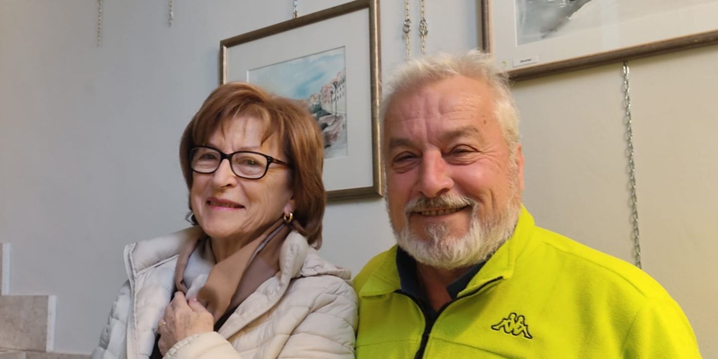 PROVINCIA GRANDA - Il sindaco Mina con l'artista davanti alle sue opere esposte