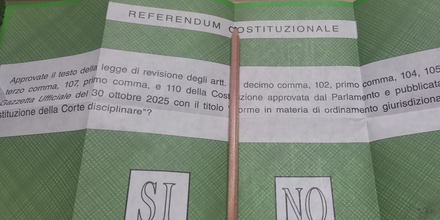 PROVINCIA GRANDA - La scheda verde aperta in un seggio del territorio
