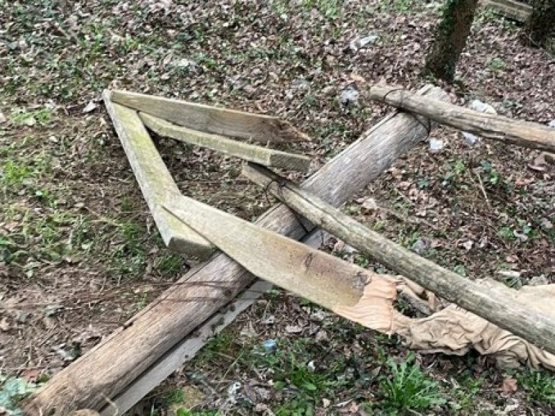 Danni lungo il sentiero di Rocca Pettiti a Carrù