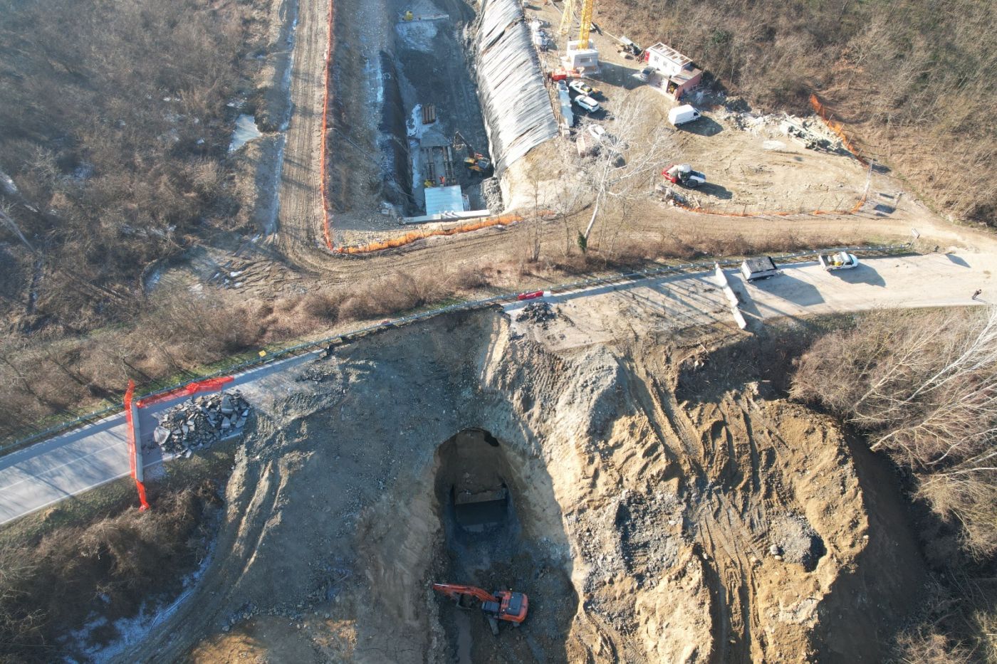 PROVINCIA GRANDA - Una fase dei lavori nel tratto della Fondovalle tra Niella e Castellino Tanaro