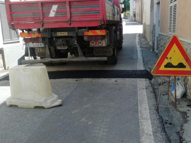 PROVINCIA GRANDA - I lavori per installare i nuovi dossi, negli anni scorsi