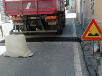 PROVINCIA GRANDA - I lavori per installare i nuovi dossi, negli anni scorsi