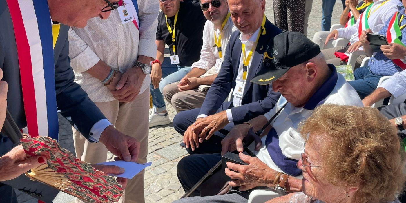 PROVINCIA GRANDA - La consegna del riconoscimento a Pierino Camilla