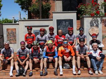PROVINCIA GRANDA - Gita sociale società ciclistica Gat Ross Farigliano paese Coppi
