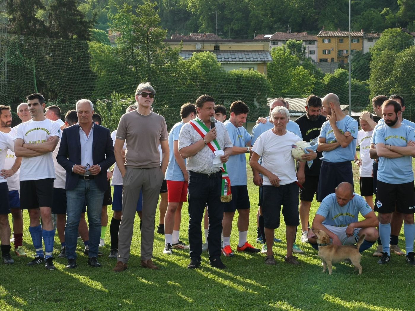 PROVINCIA GRANDA - Il saluto del sindaco Aimone prima del fischio d'inizio