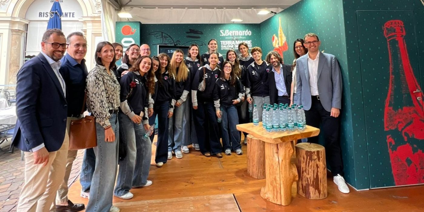 presentazione acqua san bernardo Mondovì Volley