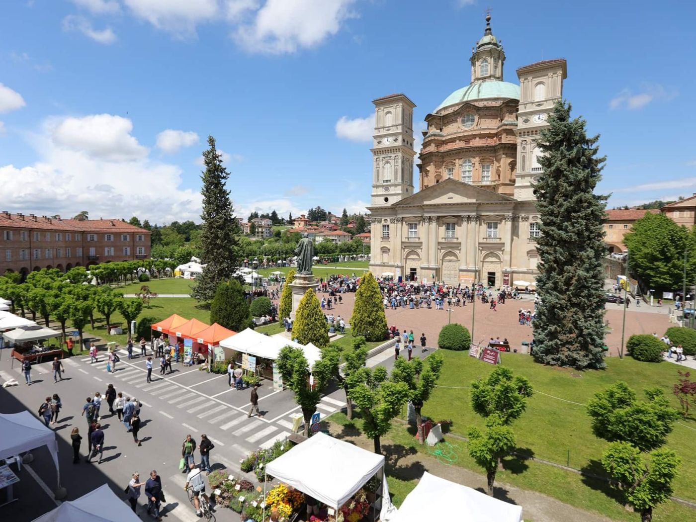 PROVINCIA GRANDA - Una veduta aerea dell'area espositiva davanti alla Basilica