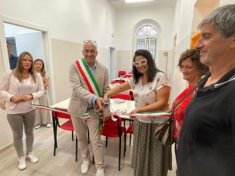PROVINCIA GRANDA - Il taglio del nastro con il sindaco Giaccone e la Dirigente scolastica Iadarola